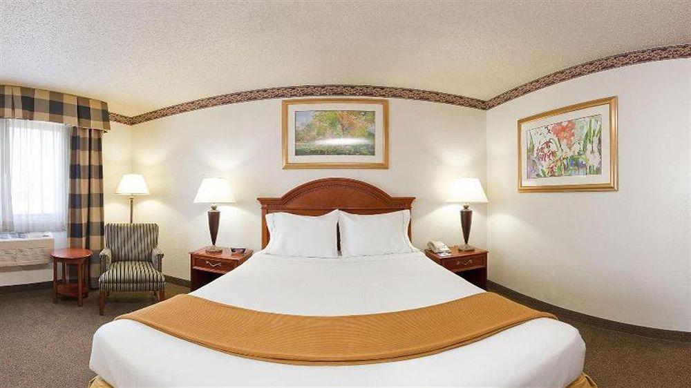 Holiday Inn Express & Suites Johnstown By Ihg Eksteriør billede