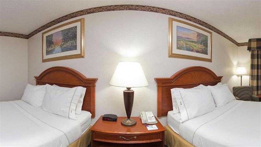 Holiday Inn Express & Suites Johnstown By Ihg Eksteriør billede