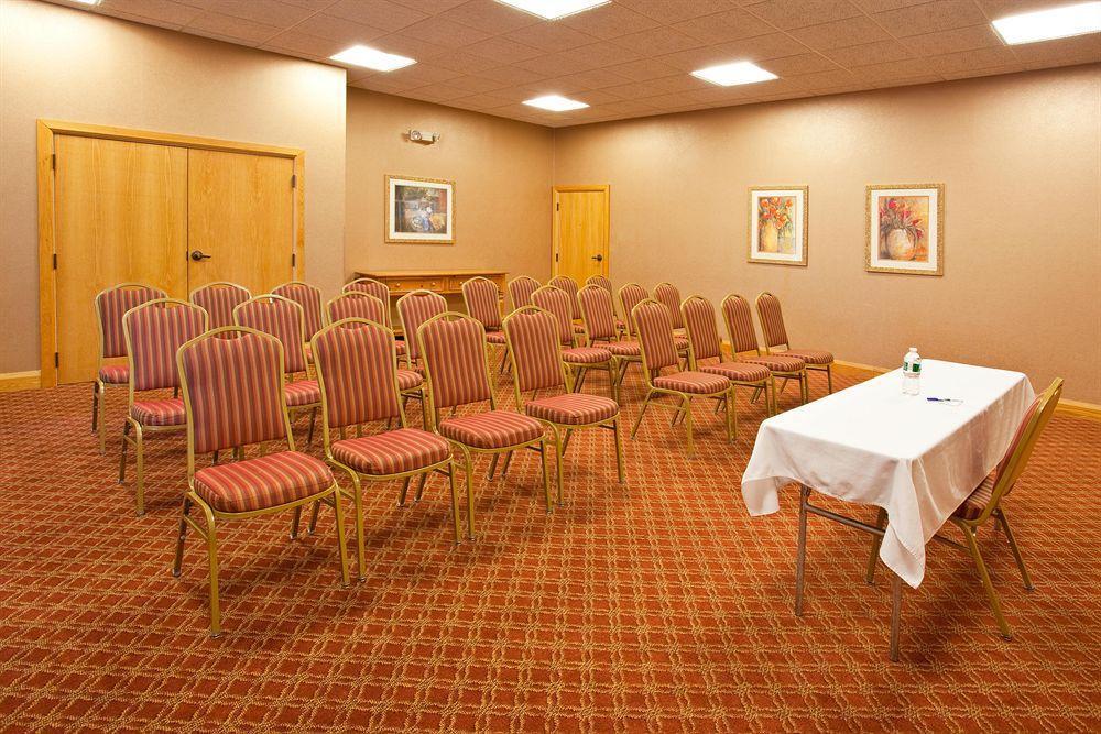 Holiday Inn Express & Suites Johnstown By Ihg Eksteriør billede