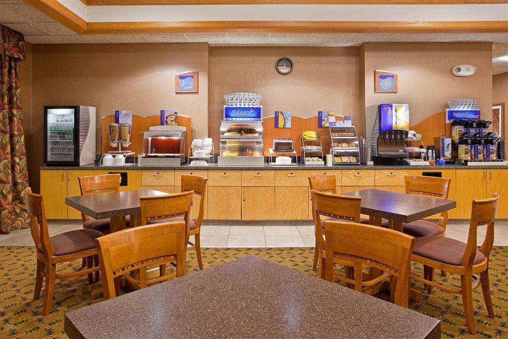 Holiday Inn Express & Suites Johnstown By Ihg Eksteriør billede