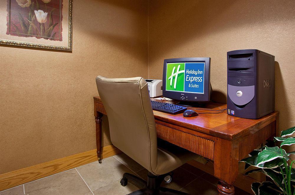 Holiday Inn Express & Suites Johnstown By Ihg Eksteriør billede