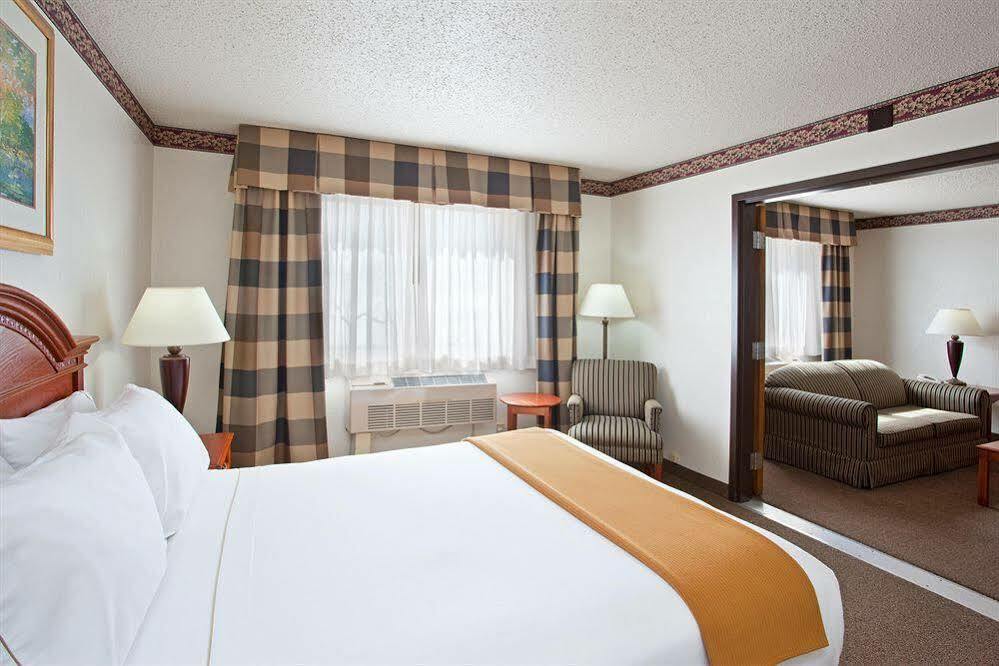 Holiday Inn Express & Suites Johnstown By Ihg Eksteriør billede