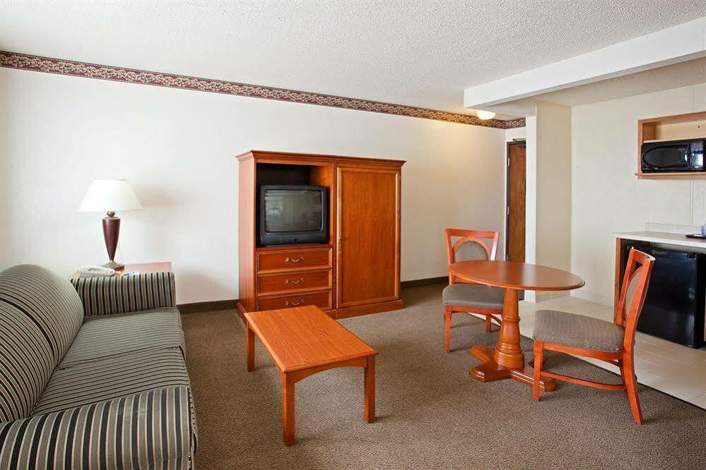 Holiday Inn Express & Suites Johnstown By Ihg Eksteriør billede