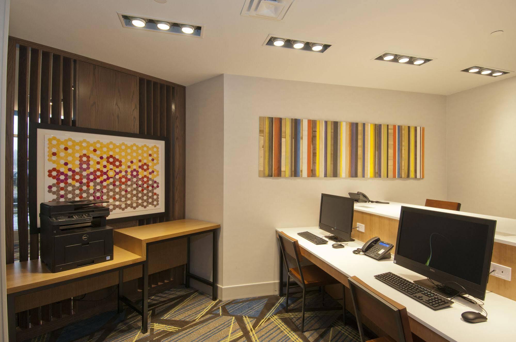 Holiday Inn Express & Suites Johnstown By Ihg Eksteriør billede
