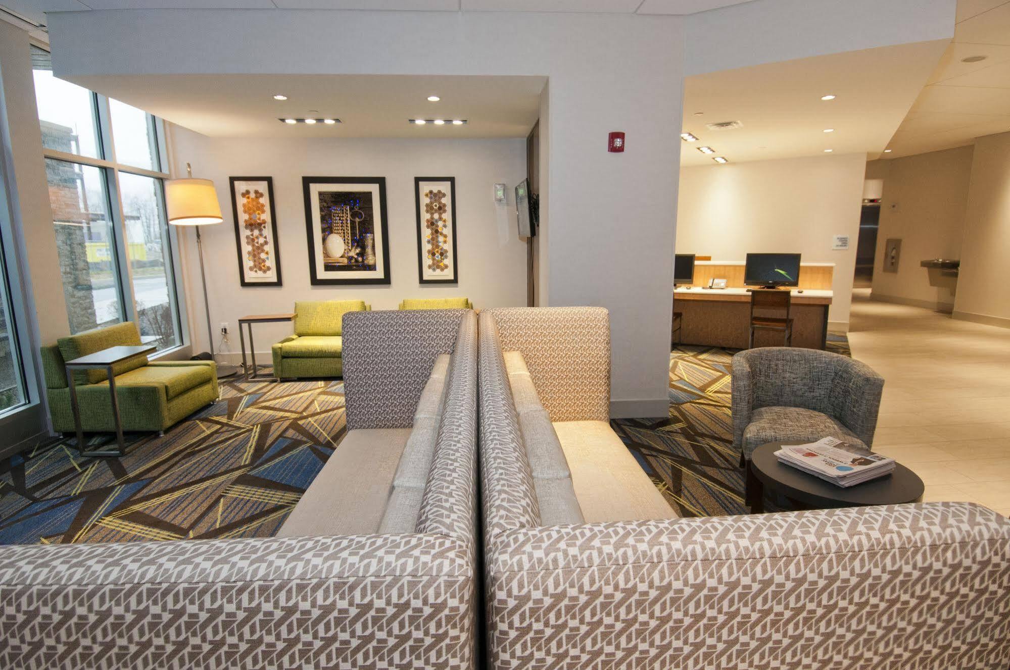 Holiday Inn Express & Suites Johnstown By Ihg Eksteriør billede
