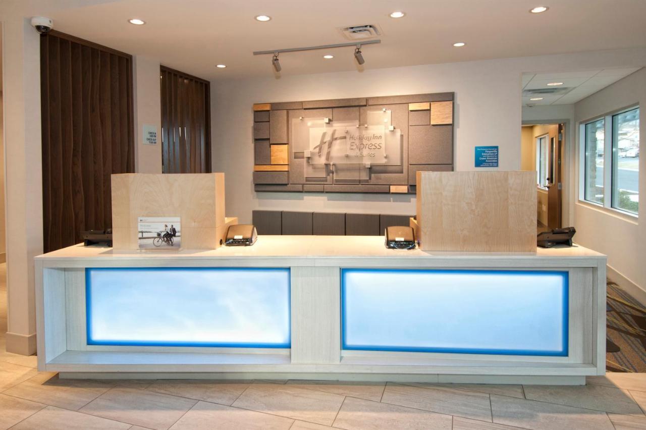Holiday Inn Express & Suites Johnstown By Ihg Eksteriør billede