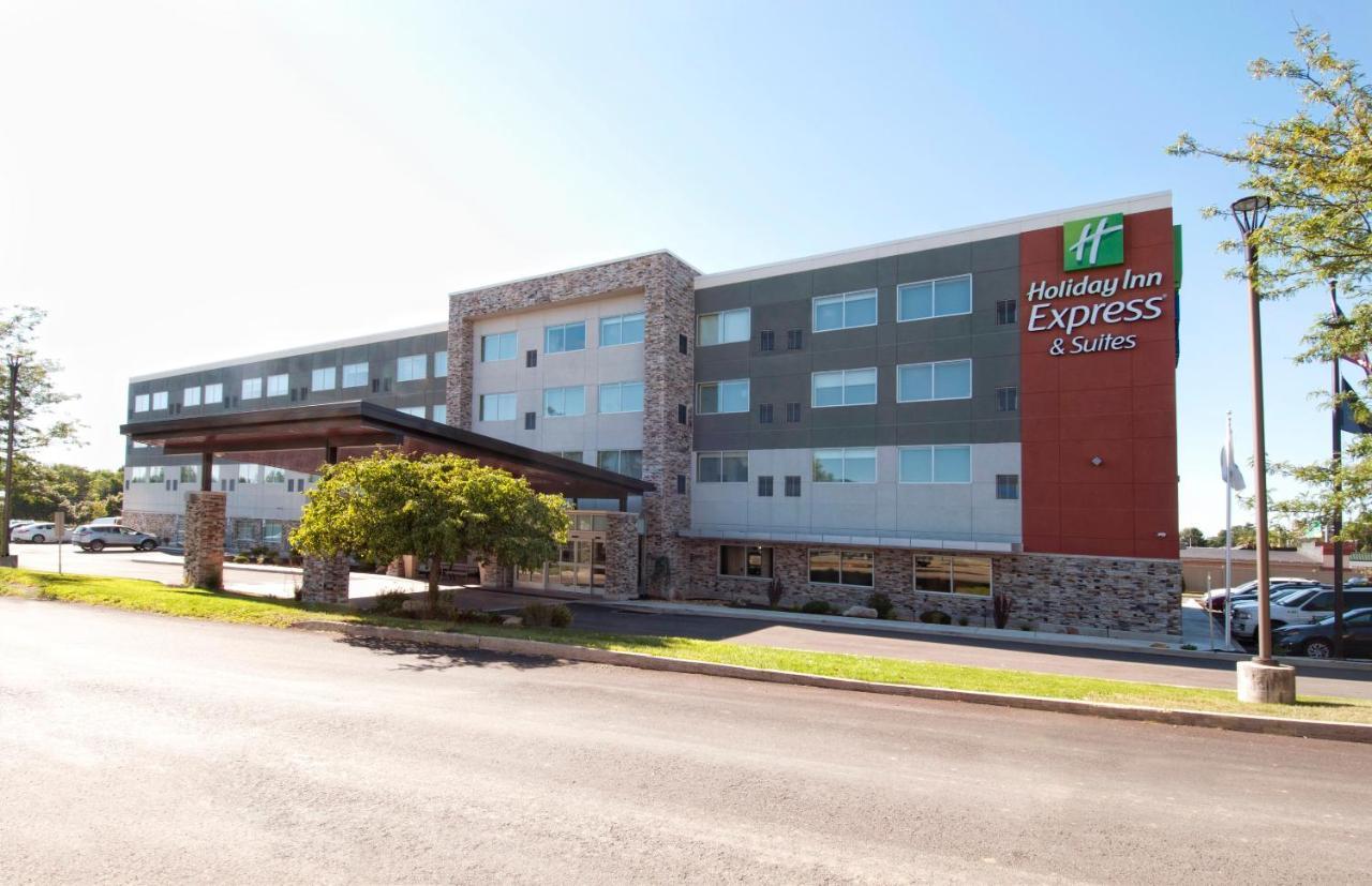 Holiday Inn Express & Suites Johnstown By Ihg Eksteriør billede