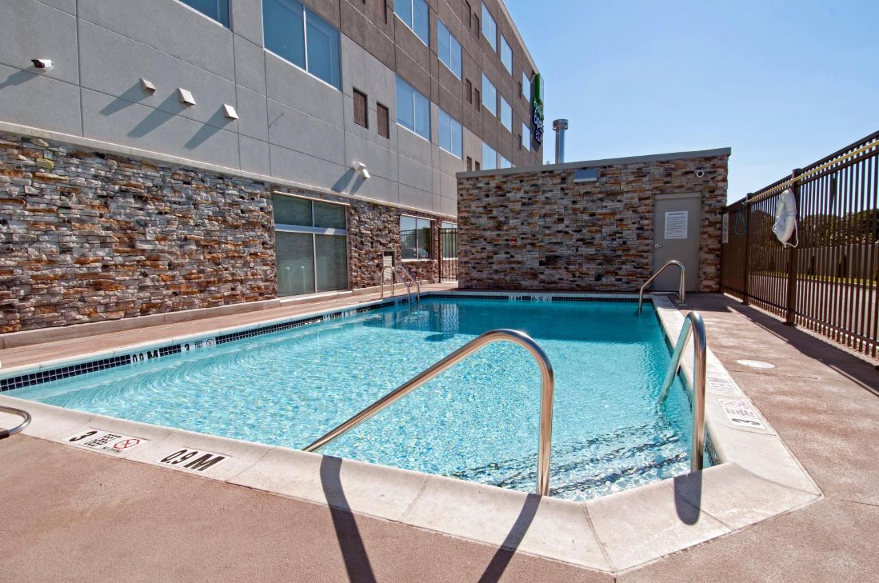 Holiday Inn Express & Suites Johnstown By Ihg Eksteriør billede