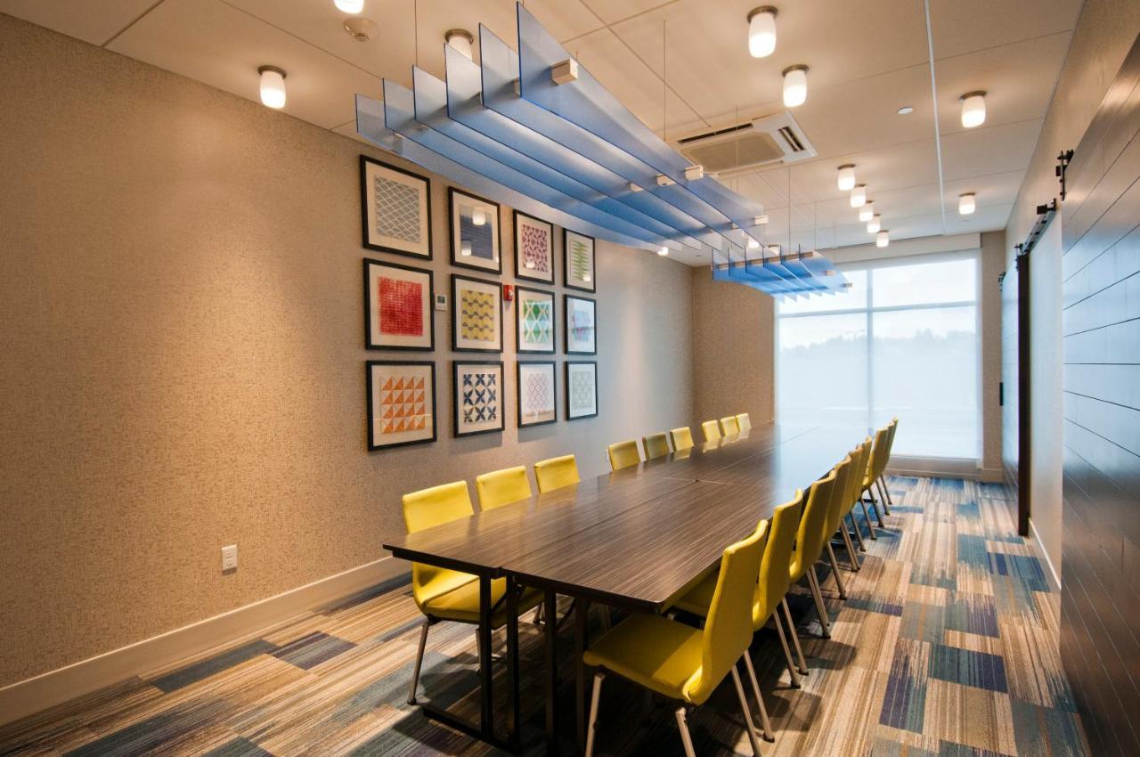 Holiday Inn Express & Suites Johnstown By Ihg Eksteriør billede