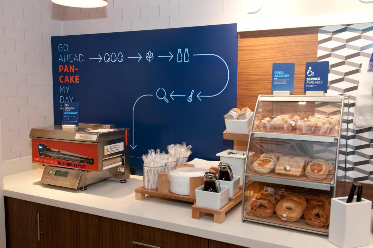 Holiday Inn Express & Suites Johnstown By Ihg Eksteriør billede