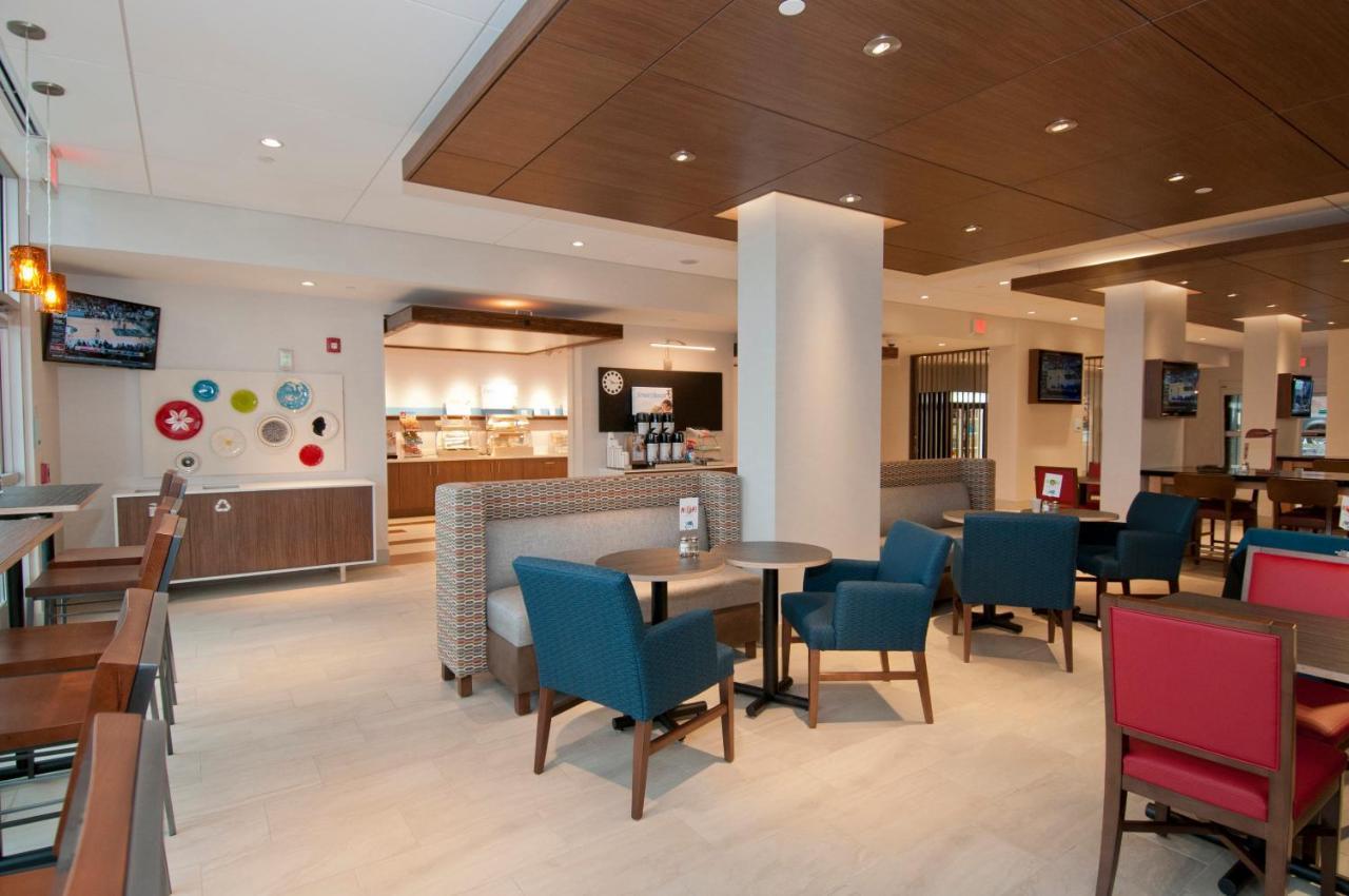 Holiday Inn Express & Suites Johnstown By Ihg Eksteriør billede