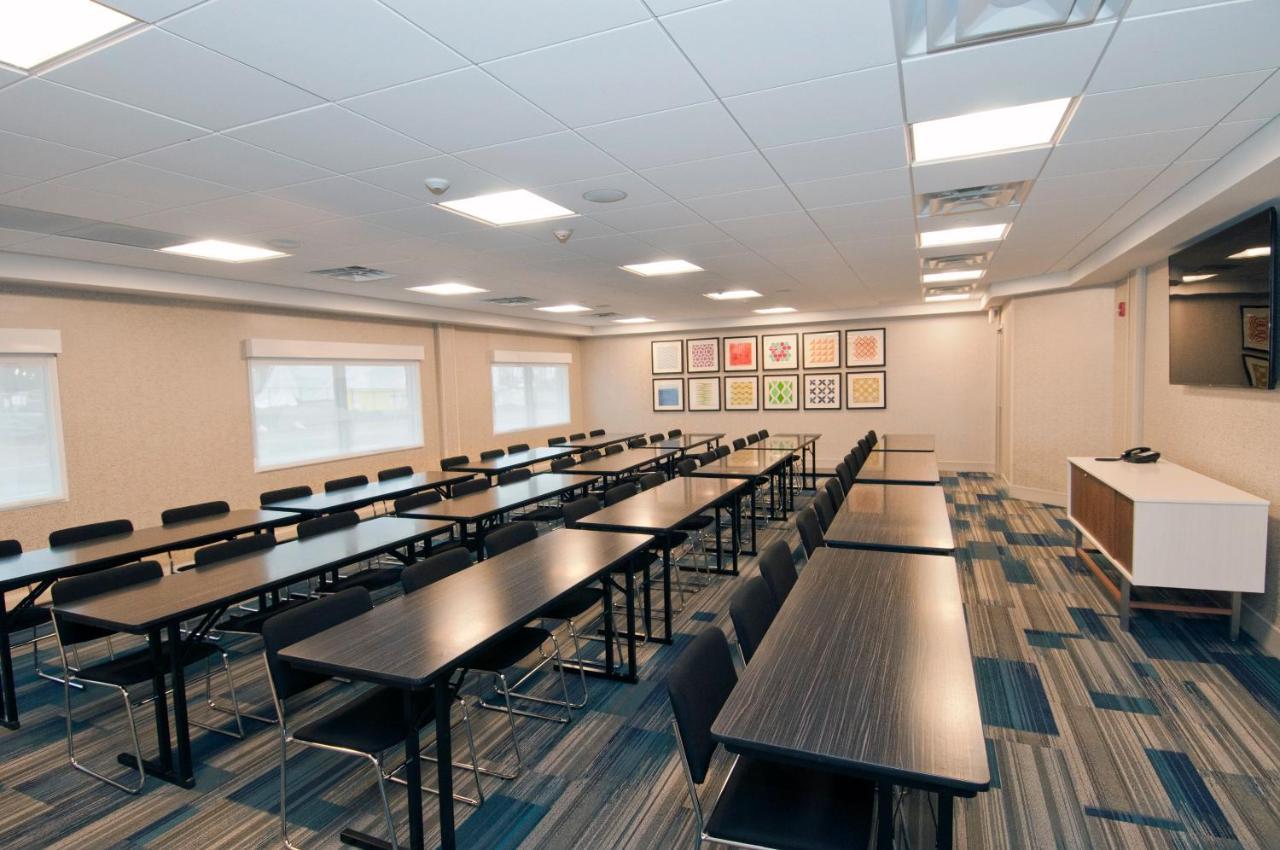 Holiday Inn Express & Suites Johnstown By Ihg Eksteriør billede
