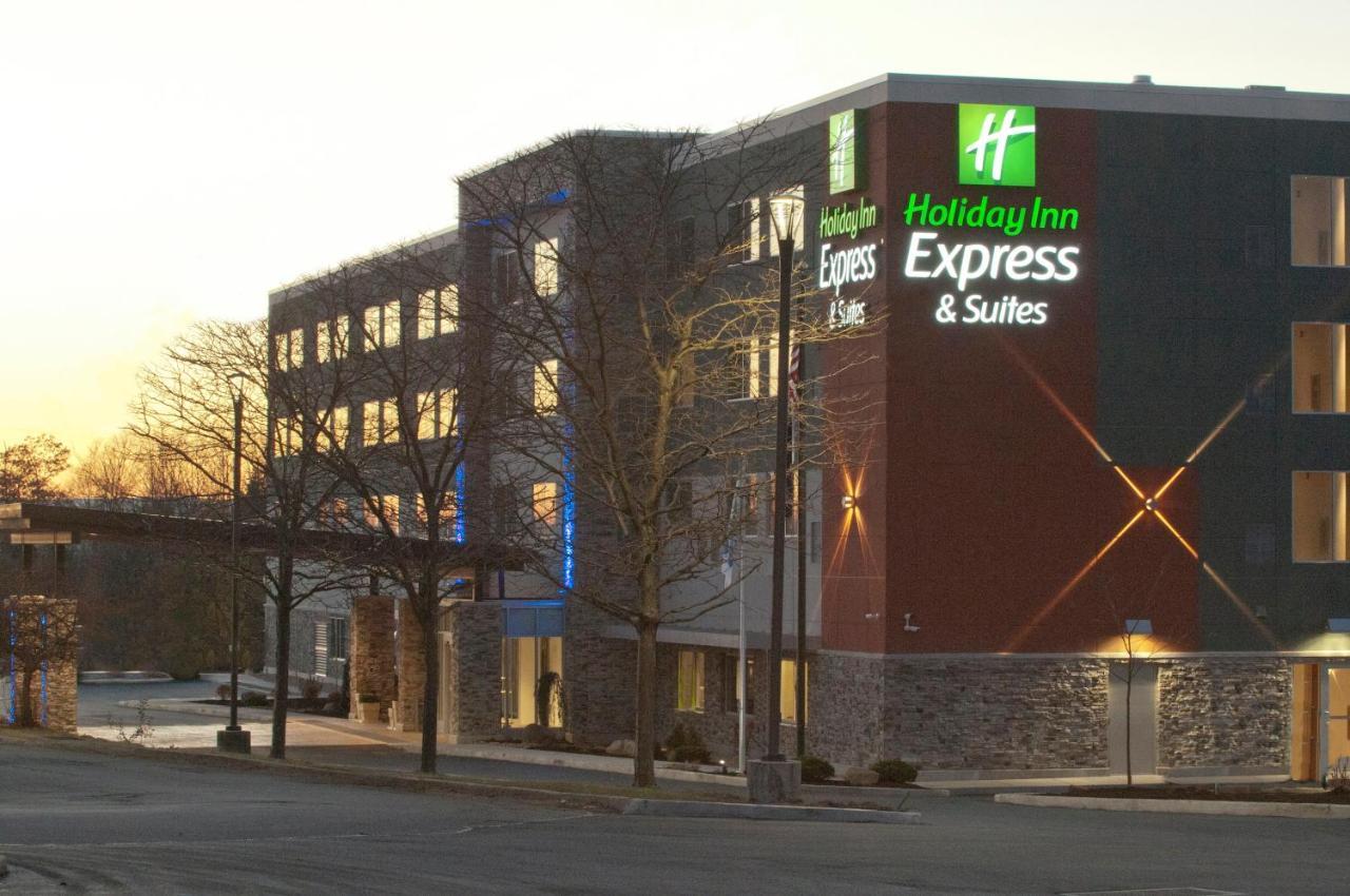 Holiday Inn Express & Suites Johnstown By Ihg Eksteriør billede