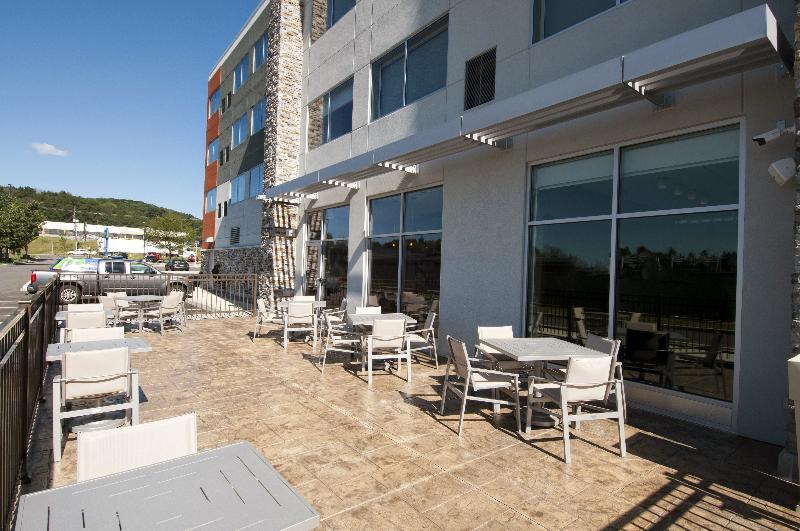 Holiday Inn Express & Suites Johnstown By Ihg Eksteriør billede